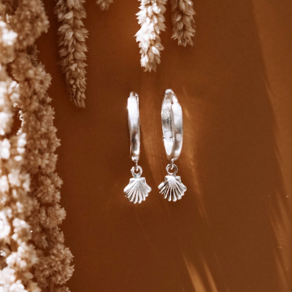 Mahloe Clam Shell Hoops